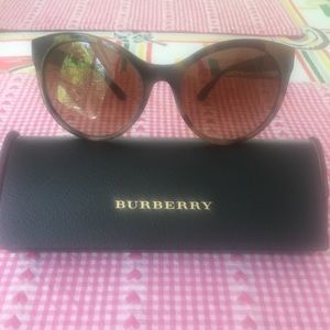 EUC *authentic* Burberry cat-eye sunglasses w/ case! Made in Italy. Worn once!